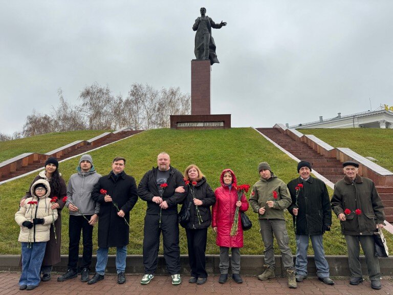 Возложение цветов 7 ноября