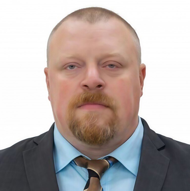 Видисенков Сергей ВасильевичЧлен ЦИК РТМастер спорта по кикбоксингуЗаместитель по спорту и работе с молодежью
